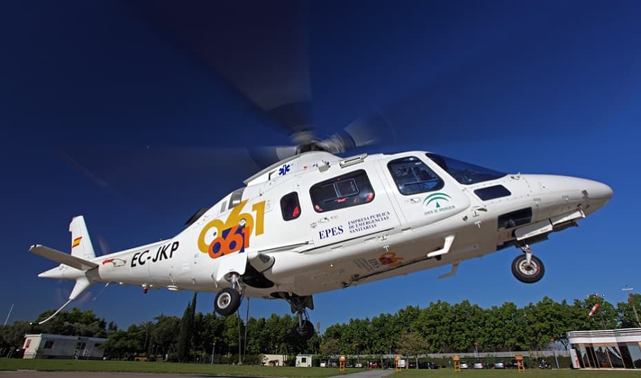 Un fallecido tras la colisión entre dos parapentes en la playa de Castilla, en Almonte