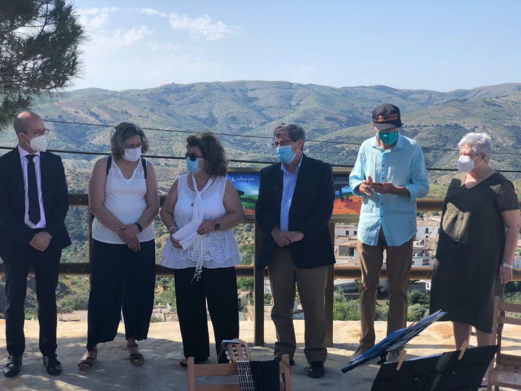 Lobras estrena un nuevo mirador para reforzar su oferta turística