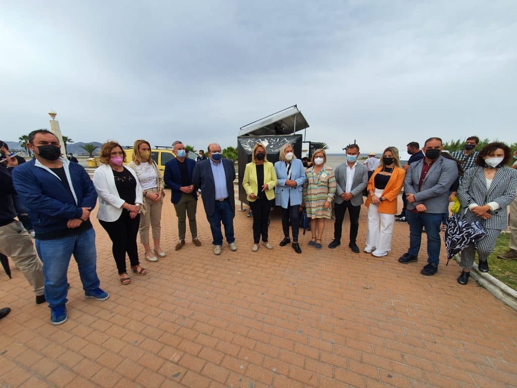 Satisfacción municipal: se abre la playa de Poniente a servicios de emergencia, suministradores de chiringuitos y personas con movilidad reducida