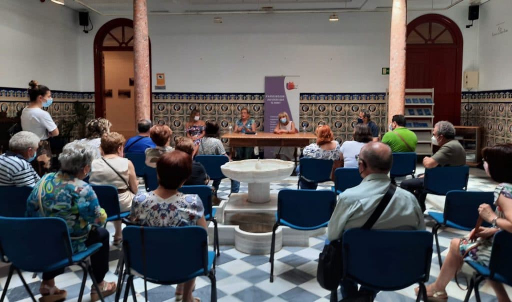 La asociación Parkinson Motril impulsará sus actividades con el apoyo del Área de Acción Social