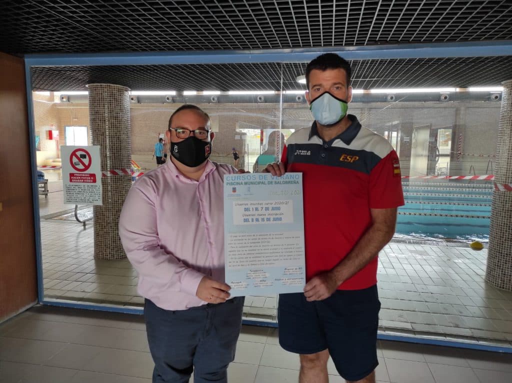 La piscina municipal de Salobreña oferta cursos de verano durante el mes de julio