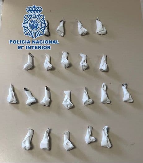 Detenido en Motril un varón que llevaba 22 papelinas de cocaína escondidas dentro de un calcetín