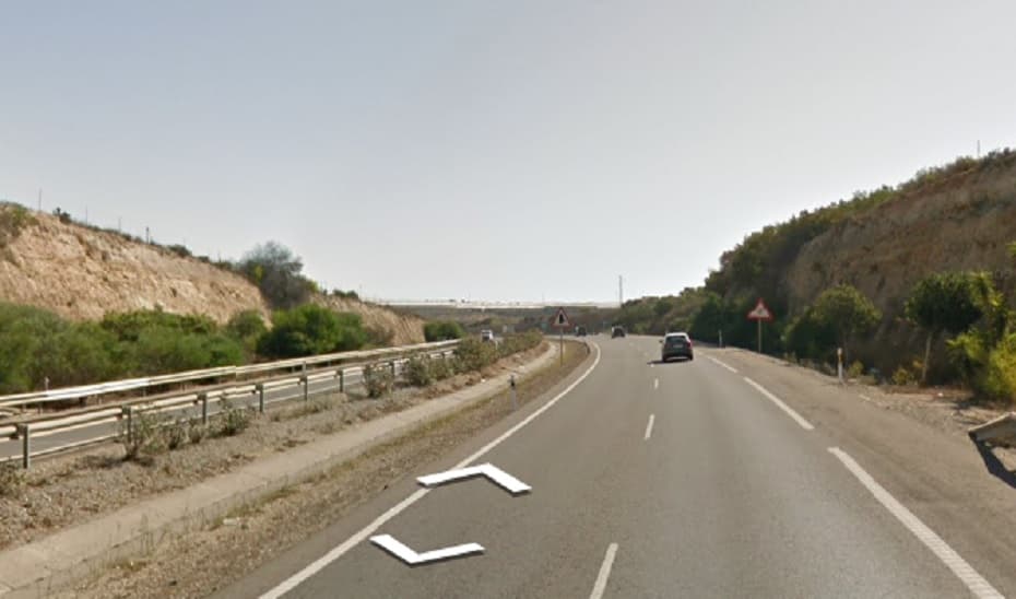Fallece un vecino de Albuñol tras la salida de vía de su furgoneta en la A-7 a la altura de El Ejido