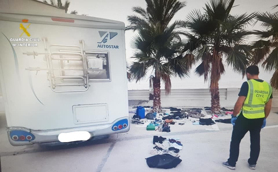 Detenida una pareja en Castell de Ferro que simulaba hacer turismo en autocaravana para robar en vehículos