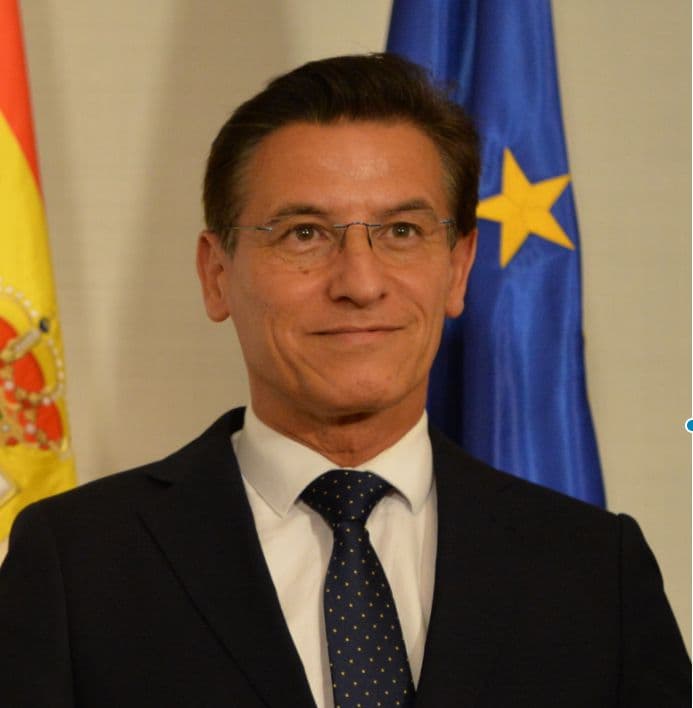 Luis Salvador: «Renuncio voluntariamente a ser alcalde de Granada»