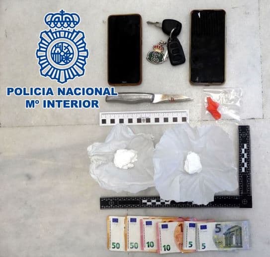 Detenidos en Motril dos varones sorprendidos mientras traficaban  con cocaína