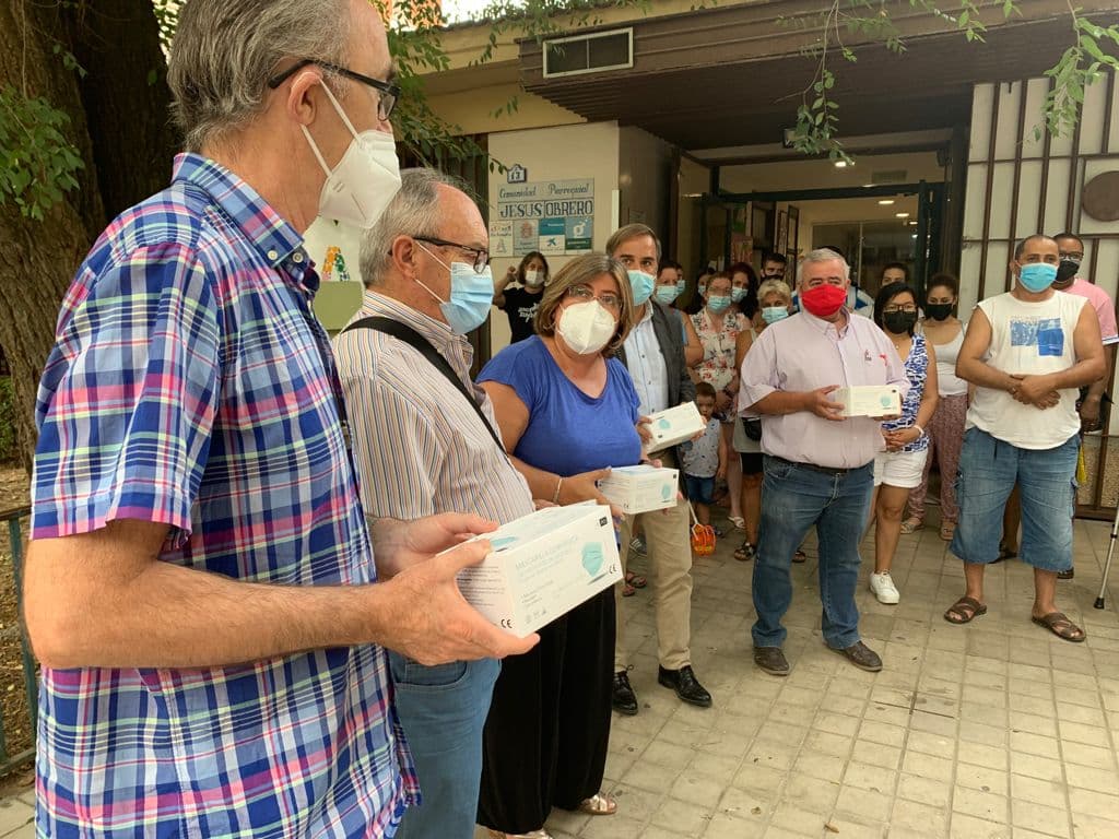 El Ayuntamiento de Granada reparte 36.000 mascarillas a las familias del distrito Norte en riesgo de exclusión social