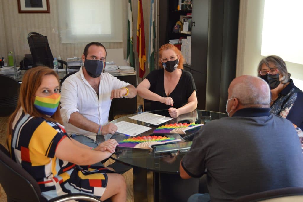 Salobreña se suma a la Red Estatal de Municipio Orgullosos (RETOS) para trabajar en dar visibilidad y apoyo al colectivo LGTBI en la localidad