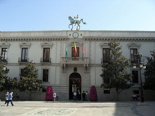 El Ayuntamiento avanza en el Pacto por Granada con la aprobación de 40 puntos prioritarios en los que existe «acuerdo político»