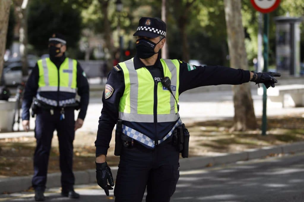 Los Gobiernos locales presentan sus reivindicaciones sobre la Ley de Policías Locales ante el Parlamento de Andalucía
