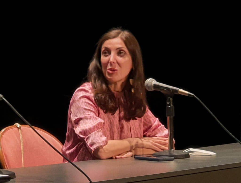 Espido Freire engrandece el papel histórico y humano de la mujer rural en una brillante conferencia en Motril