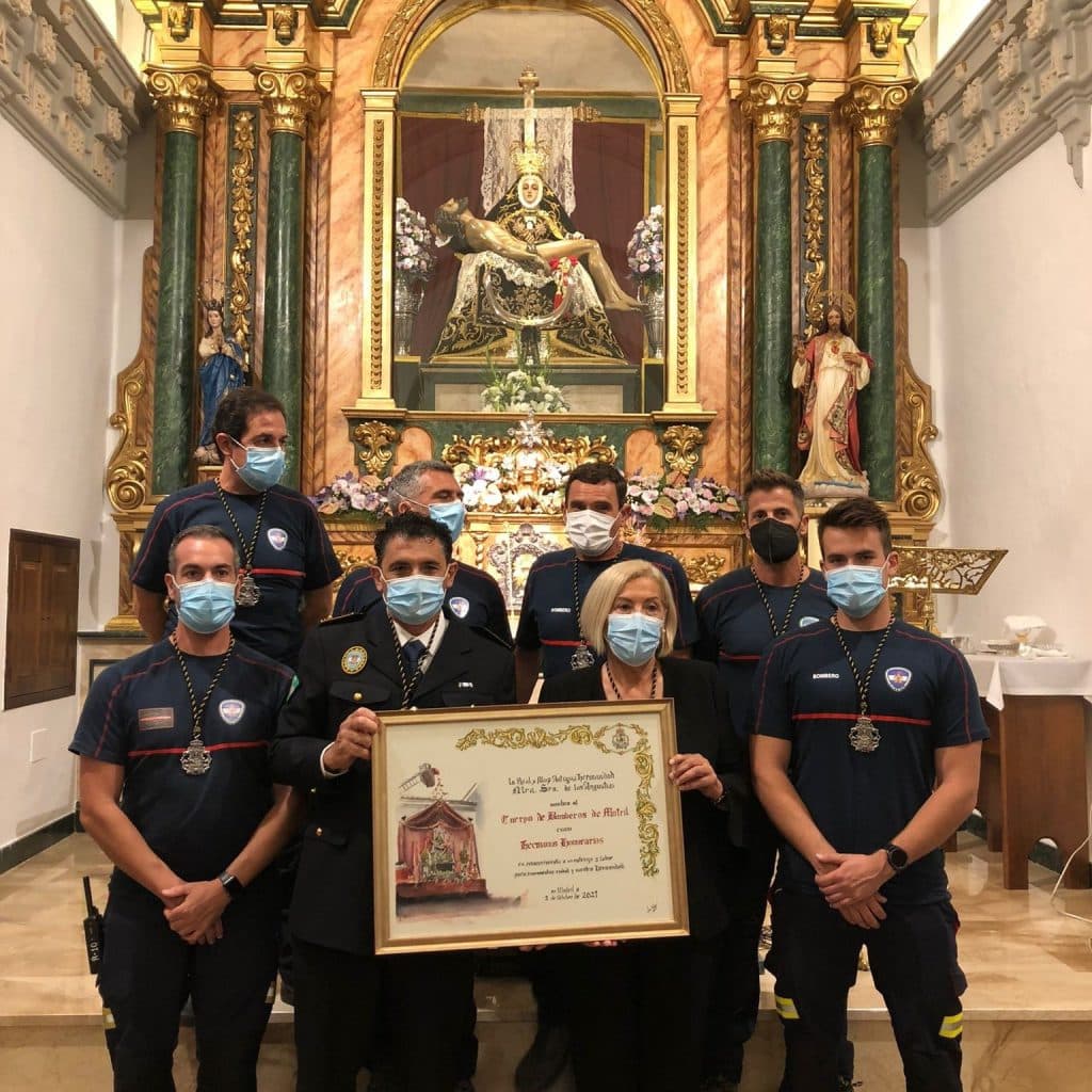 El Cuerpo de Bomberos de Motril es nombrado ‘Hermano Honorario’ de la Real Hermandad de la Virgen de las Angustias