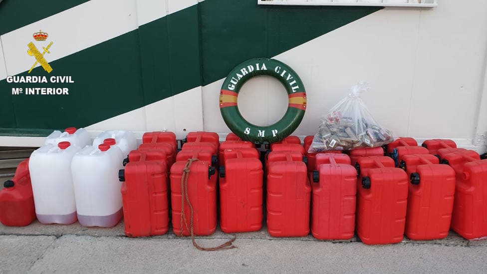 Narcolancha interceptada por la Guardia Civil frente a la playa del Pozuelo con 353 kilos de hachís