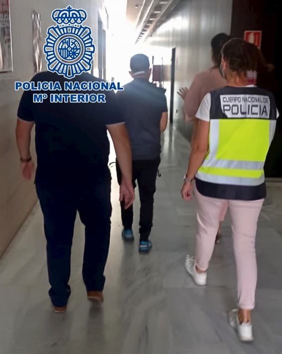 Desarticulado un grupo delictivo que estaría dedicado a captar a extranjeros a los que proporcionar documentos falsos para obtener tarjetas de residencia