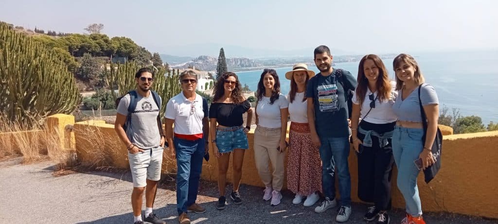 Un grupo de siete blogueros especialistas en viajes y destinos turísticos conocen Salobreña durante todo el fin de semana