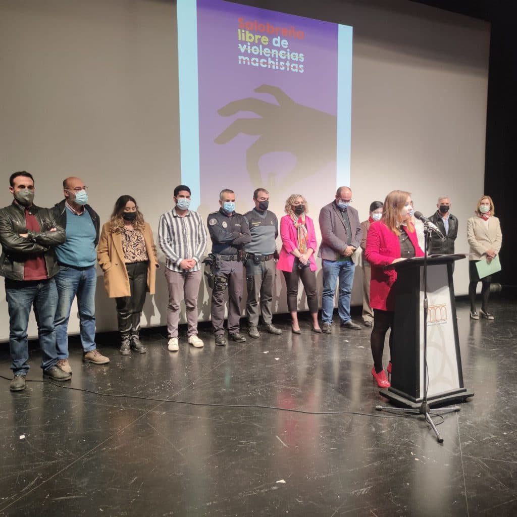 Salobreña recuerda a las 37 mujeres asesinadas en 2021 a manos de un hombre en el Día Internacional para la Eliminación de la Violencia contra las Mujeres