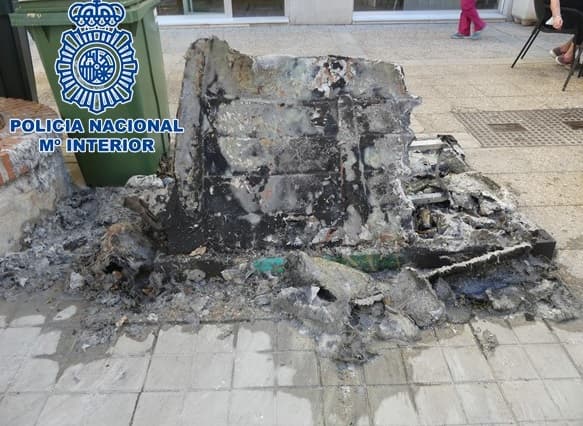 Detenidos dos varones como autores de la quema de seis contenedores en el centro de Granada