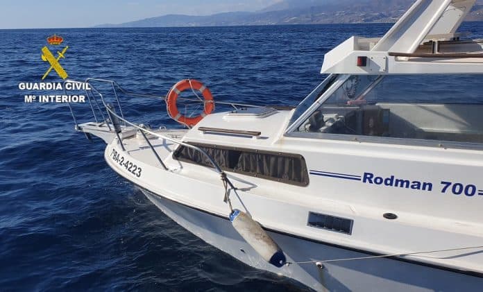 Interceptada una embarcación con 1.348 kilos de hachís frente a la playa de La Rábita