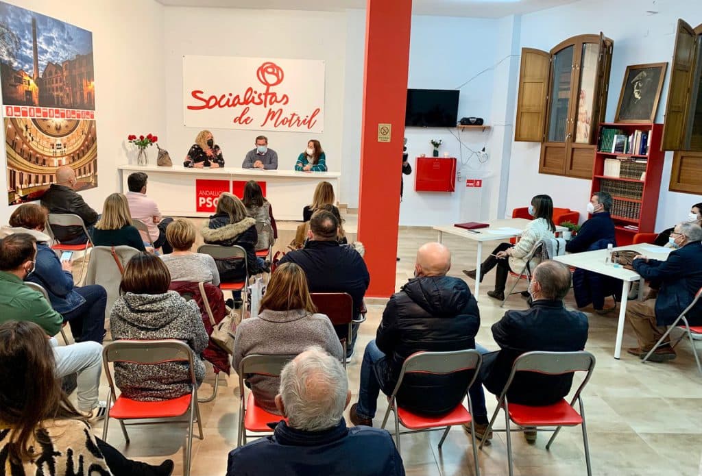 José Entrena presenta a secretarios generales, alcaldesas, alcaldes y portavoces socialistas de la Comarca de la Costa Tropical las bases del nuevo proyecto del PSOE para la provincia