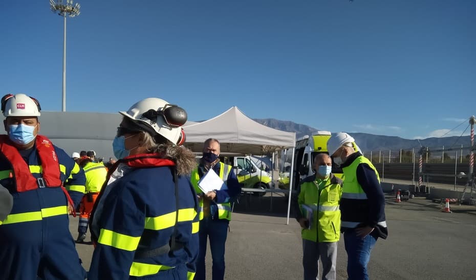 La Junta examina la efectivad de los planes de emergencia con un simulacro en el Puerto de Motril