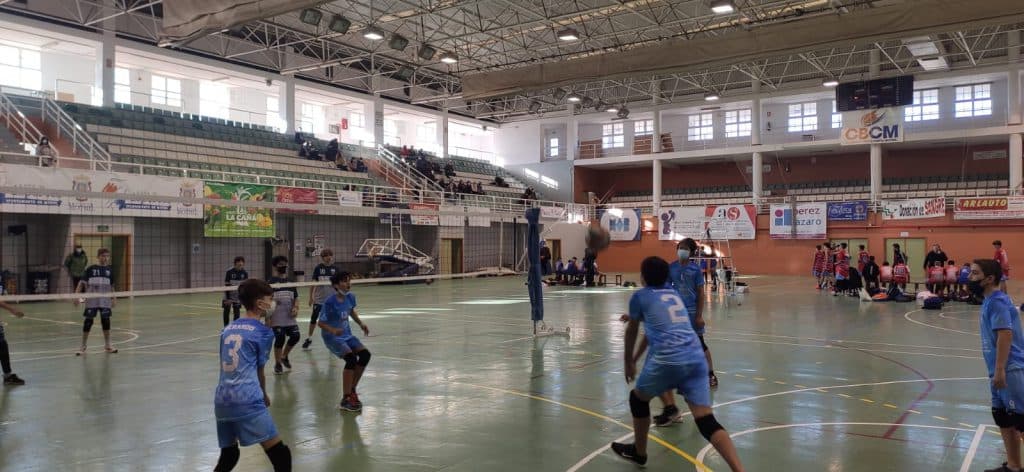 El Club Independiente Voleibol Motril cosecha dos derrotas y una victoria en sus compromisos del fin de semana