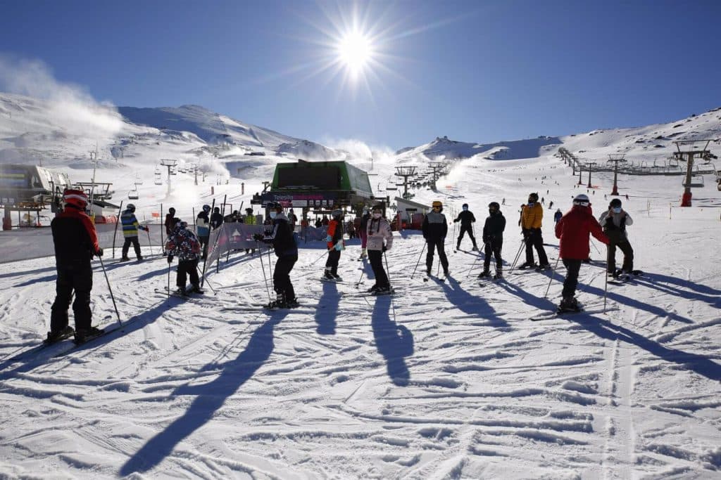 Marifrán Carazo: «En la temporada 2023-24 se invertirán en Sierra Nevada 11,3 millones adicionales para modernizar la estación de esquí»