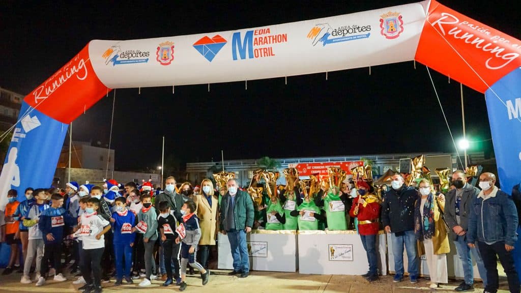 Motril se vuelca con ilusión en su emblemática carrera navideña de la San Silvestre