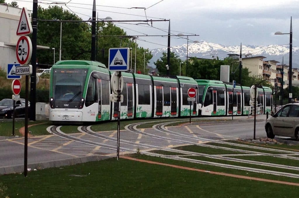 La Junta licita la compra de ocho nuevos trenes que ampliará a 23 la flota del Metro de Granada