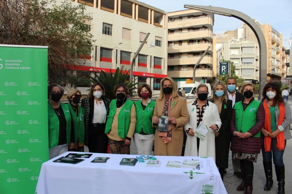 La alcaldesa recuerda que la lucha contra el cáncer «debe ser un ejercicio y un compromiso individual y colectivo»