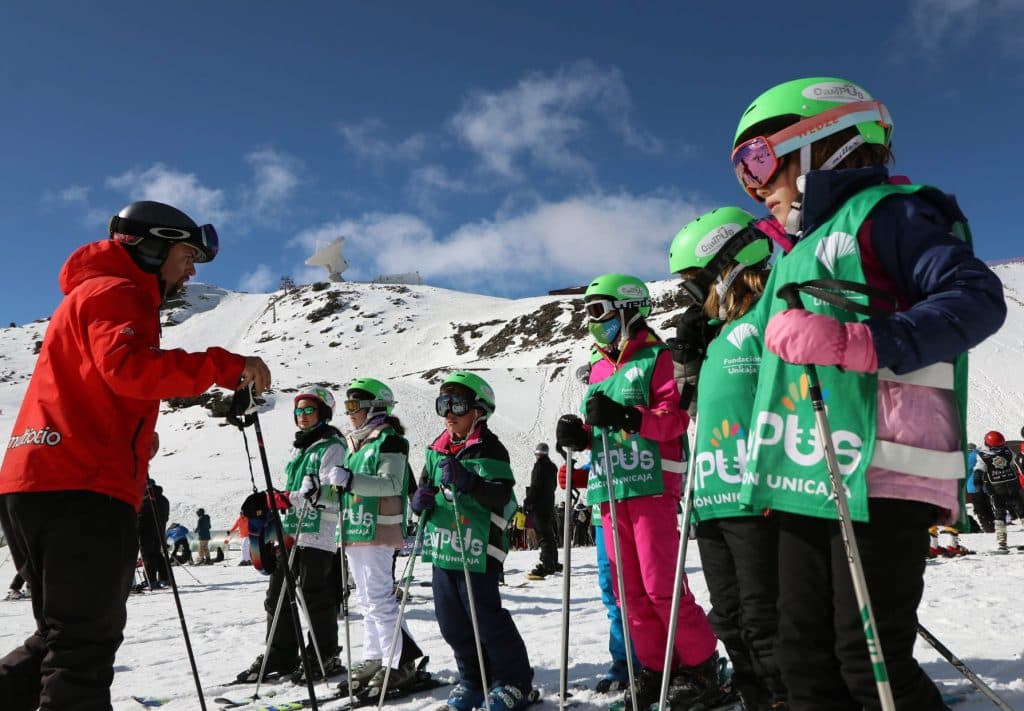 El Campus Nieve en Sierra Nevada abre la nueva temporada de los campamentos de la Fundación Unicaja