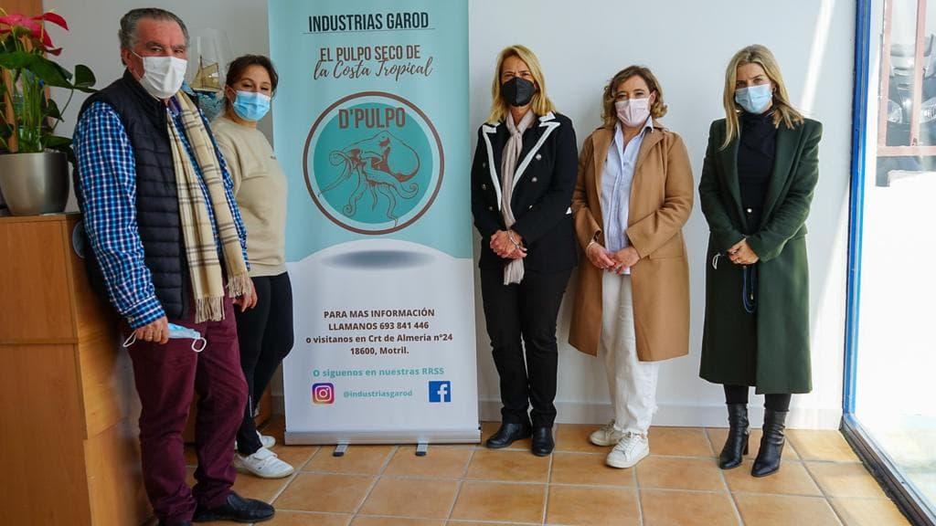 La alcaldesa de Motril destaca la apuesta de las empresas motrileñas por los productos autóctonos