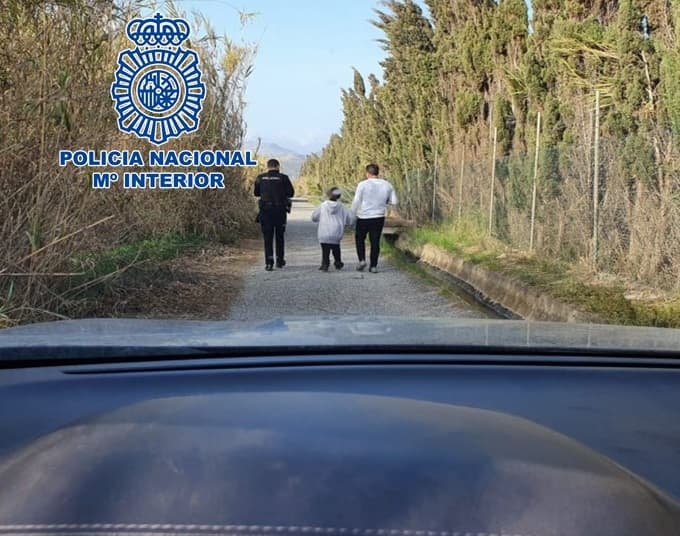 Agentes de la Policía Nacional localizan y rescatan  en Motril a un menor que había desaparecido