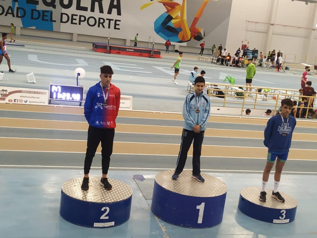 Gran éxito del Club Atletismo DELSUR-LA PALMA en el andaluz Sub16 de pista cubierta