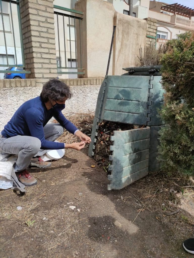 Salobreña avanza en la implantación del compostaje doméstico y comunitario