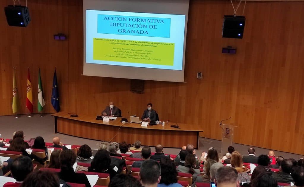 Más de 170 técnicos y juristas asisten a una jornada sobre la nueva Ley de Impulso para la Sostenibilidad del Territorio de Andalucía