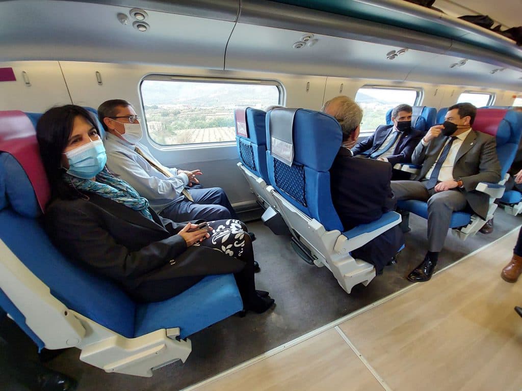 El nuevo servicio directo de alta velocidad Granada-Málaga «consolida la apuesta del Gobierno por el ferrocarril en Andalucía»