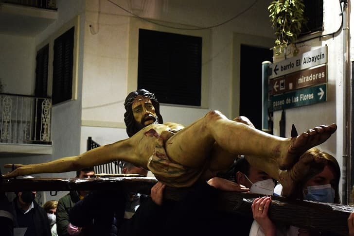 Salobreña celebra un solemne Vía Crucis el viernes de Dolores