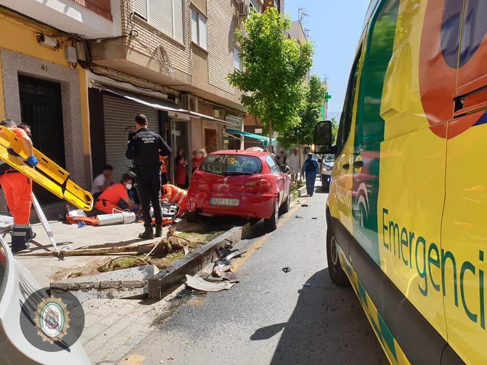 Accidente en la calle Ancha de Motril con dos heridos
