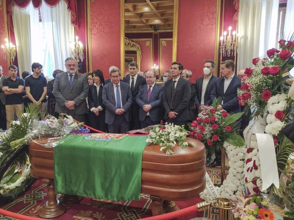 La ciudad de Granada despide con dolor a Corpas tras una vida dedicada al servicio a los demás