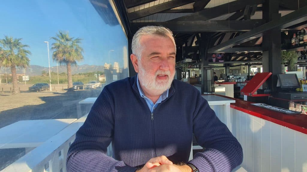 La Federación Andaluza de Empresarios de Playas pide a los políticos y periodistas que dejen de usar la palabra «chiringuito» en tono despectivo
