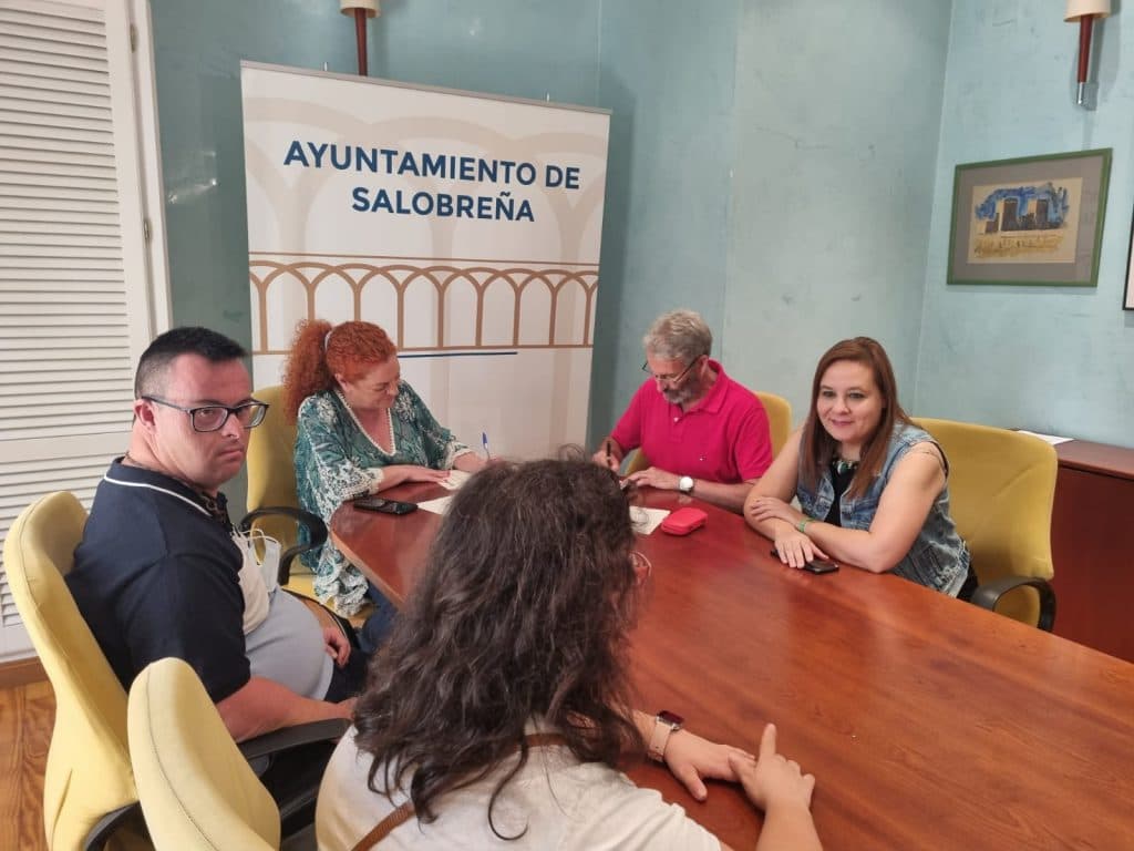 Salobreña renueva el convenio de colaboración con la asociación Granadown