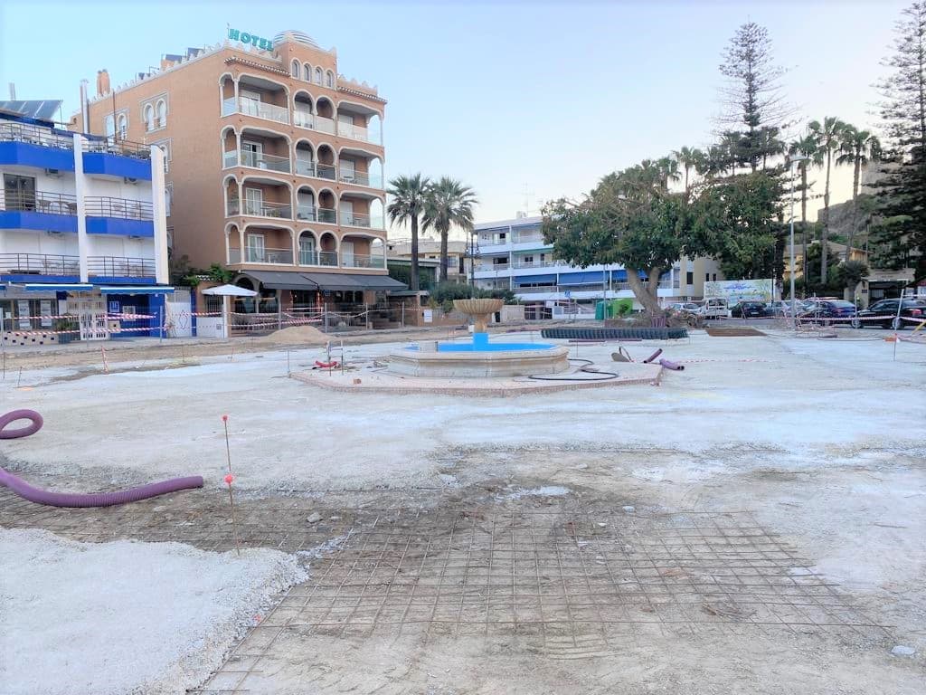 El abandono de playas, parques y plazas deja una imagen penosa y tercermundista de Almuñécar