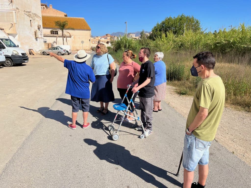 El PSOE pide a la alcaldesa que cumpla lo acordado en el Pleno y el Ayuntamiento realice tareas de limpieza y mantenimiento en el entorno de la calle Goleta, en el Varadero