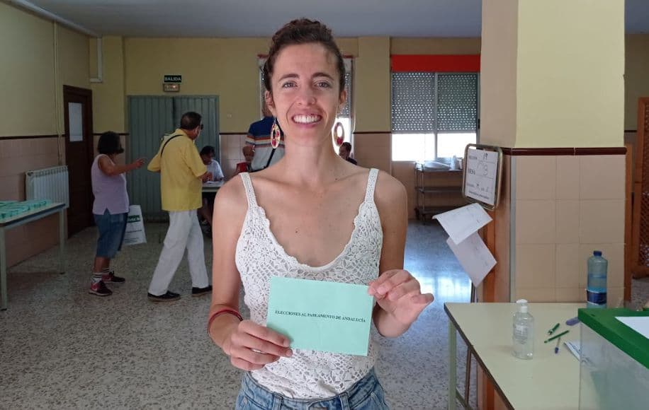 🟢EN EL FARO, ESPECIAL 19-J, ANDALUCÍA VOTA: Violeta Tercedor ejerce su derecho a voto