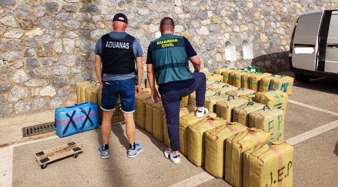 Detenidas dos personas e incautados 1.700 kilos de hachís en el puerto deportivo de Marina del Este en Almuñécar