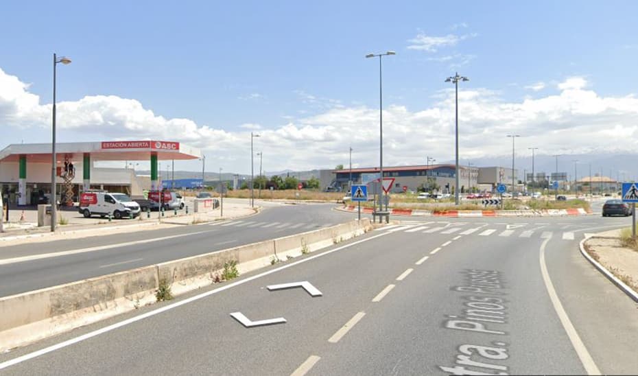 Muere tras chocar su coche con un surtidor de una gasolinera en la N-432 en Granada