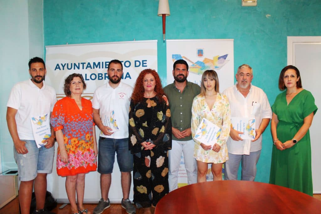 Diez nuevas empresas colaboran con el Aula Mentor de Salobreña para que los alumnos realicen prácticas formativas