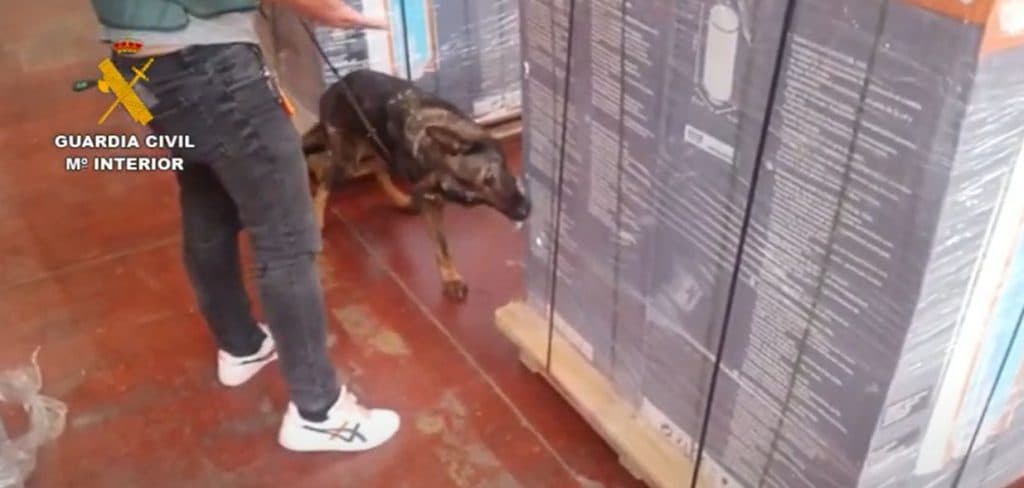 Desmantelada una organización criminal que trasportaba hachís y marihuana oculta en termos de agua