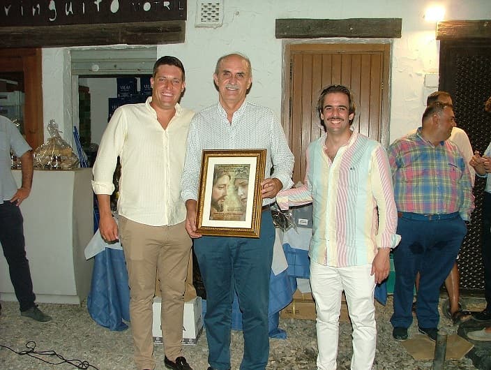 LA HERMANDAD DE LA BORRIQUITA ENTREGA SUS PALMAS DE HONOR