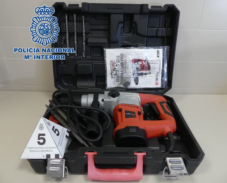 La policía desarticula en Granada un grupo itinerante especializado en robos en oficinas y frustra el asalto a una empresa de donde recuperan más de 25.000 euros